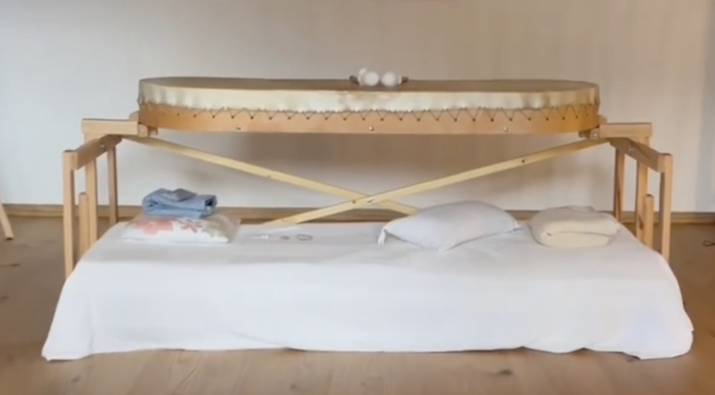 Tambour de Massage sur support à roulettes.